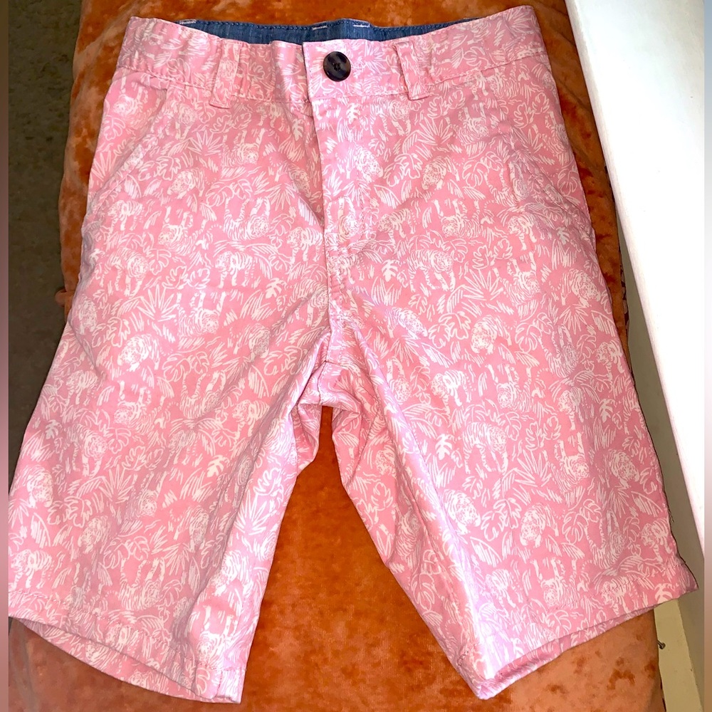 Trendy tropical 🌴 🐅 print pink/rose & white shorts. Boys Sz: 10